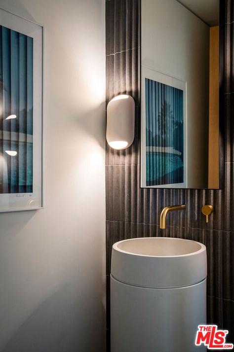 3030 Kelton Ave, Los Angeles CA  90034-3022 exterior