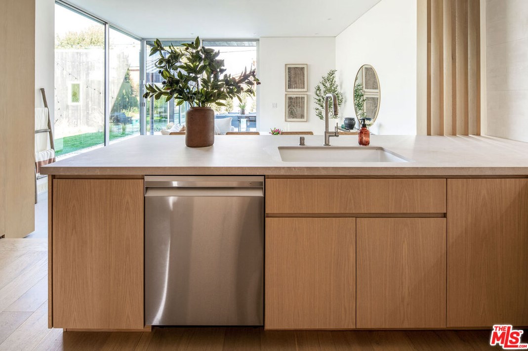 3030 Kelton Ave, Los Angeles CA  90034-3022 exterior