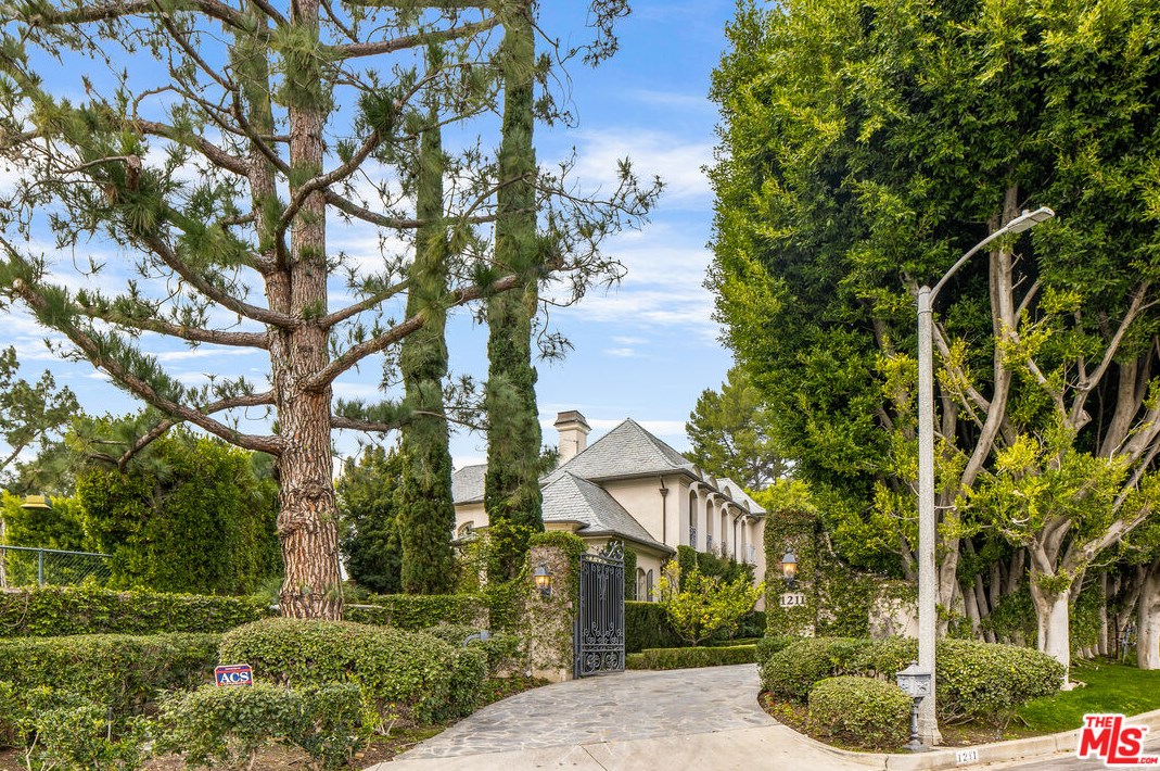 1211 Stradella Rd, Los Angeles, CA 90077