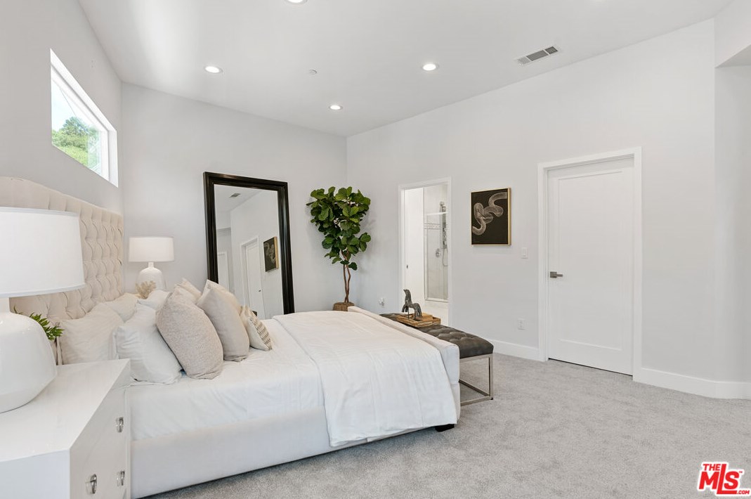 2266 Moss Ave, Los Angeles CA  90065-3417 exterior