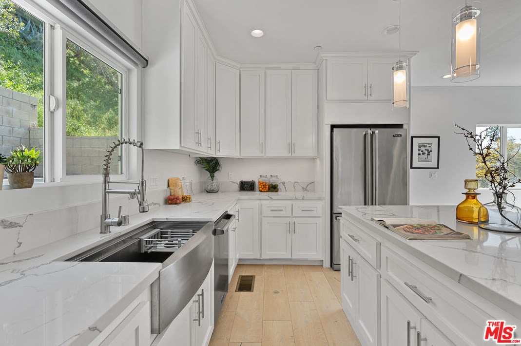 2266 Moss Ave, Los Angeles CA  90065-3417 exterior