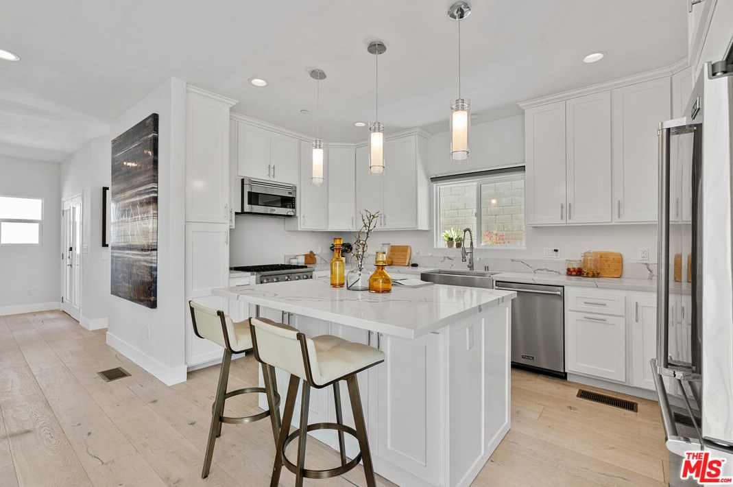 2266 Moss Ave, Los Angeles CA  90065-3417 exterior