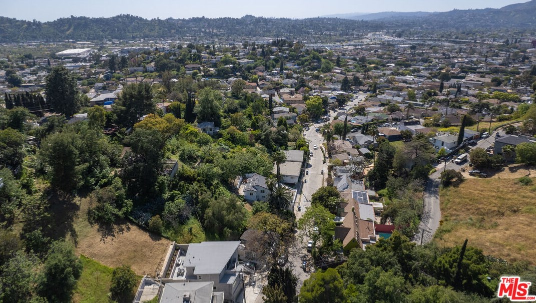 2266 Moss Ave, Los Angeles CA  90065-3417 exterior