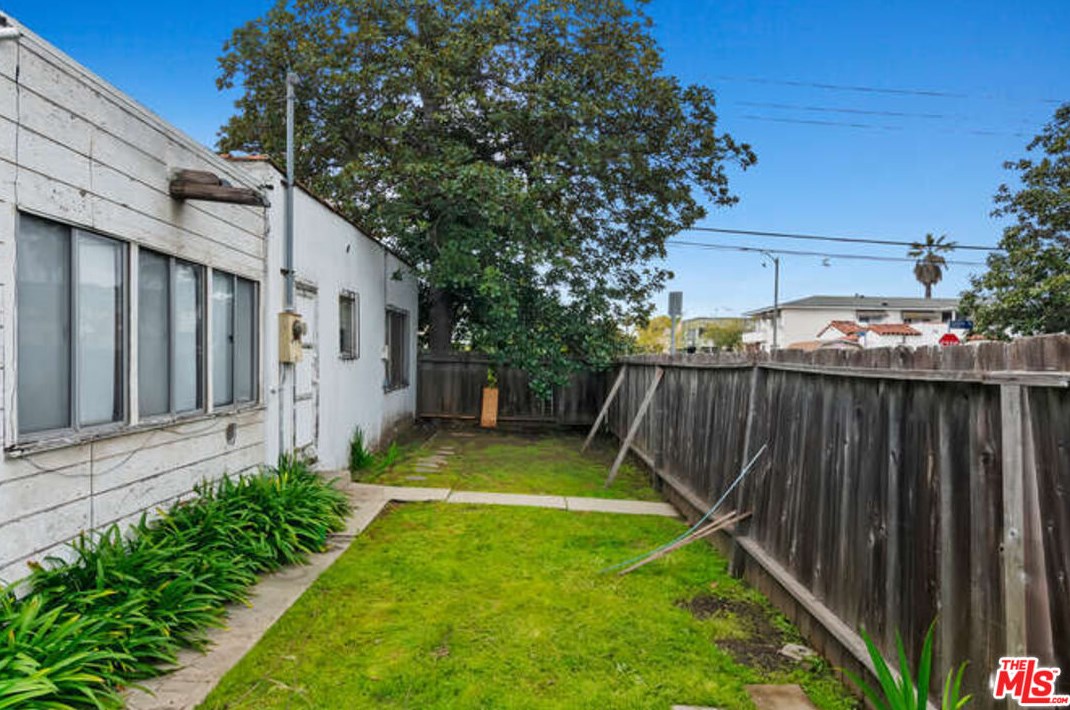 8629 Guthrie Ave, Los Angeles CA  90034-1403 exterior