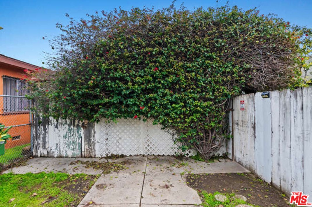 8629 Guthrie Ave, Los Angeles CA  90034-1403 exterior