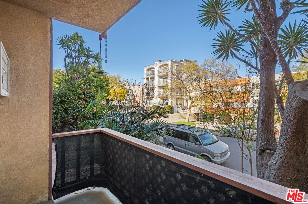 1849 Greenfield Ave, Los Angeles CA  90025-4462 exterior