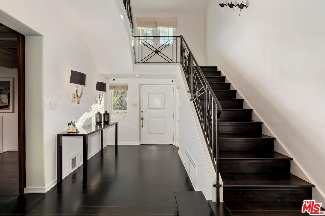 608 Linden Dr, Beverly Hills, CA 90210-3224