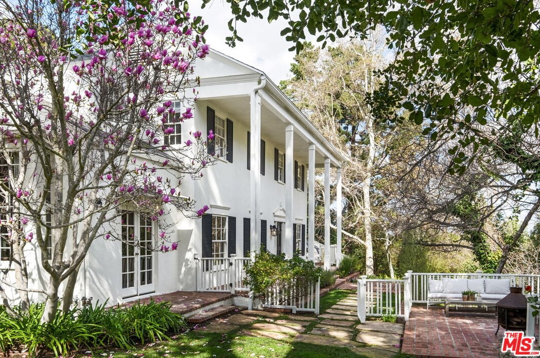 3911 Benedict Canyon Dr, Van Nuys, CA 91423