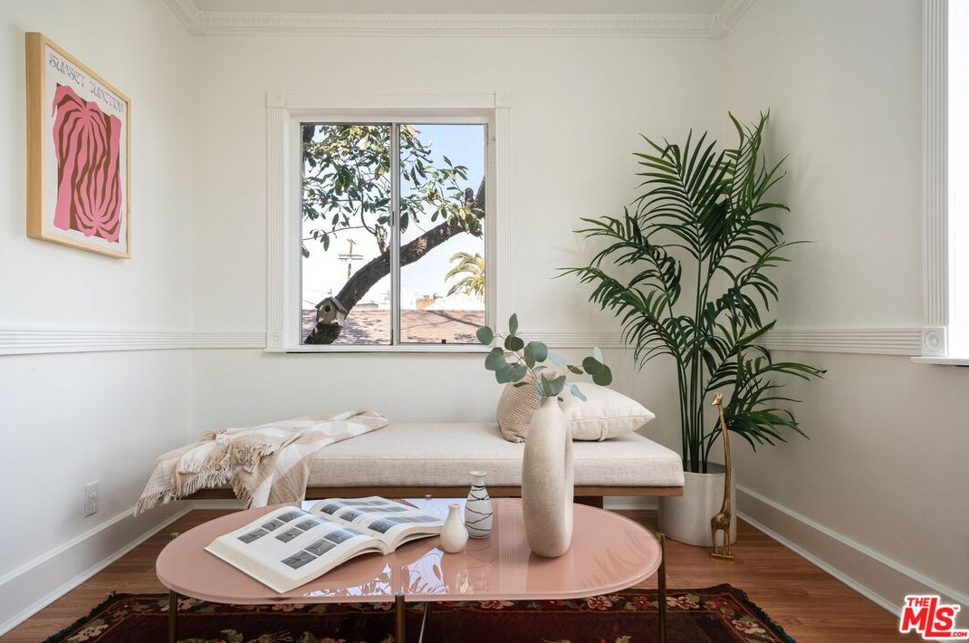 1877 Seigneur Ave, Los Angeles CA  90032-4024 exterior