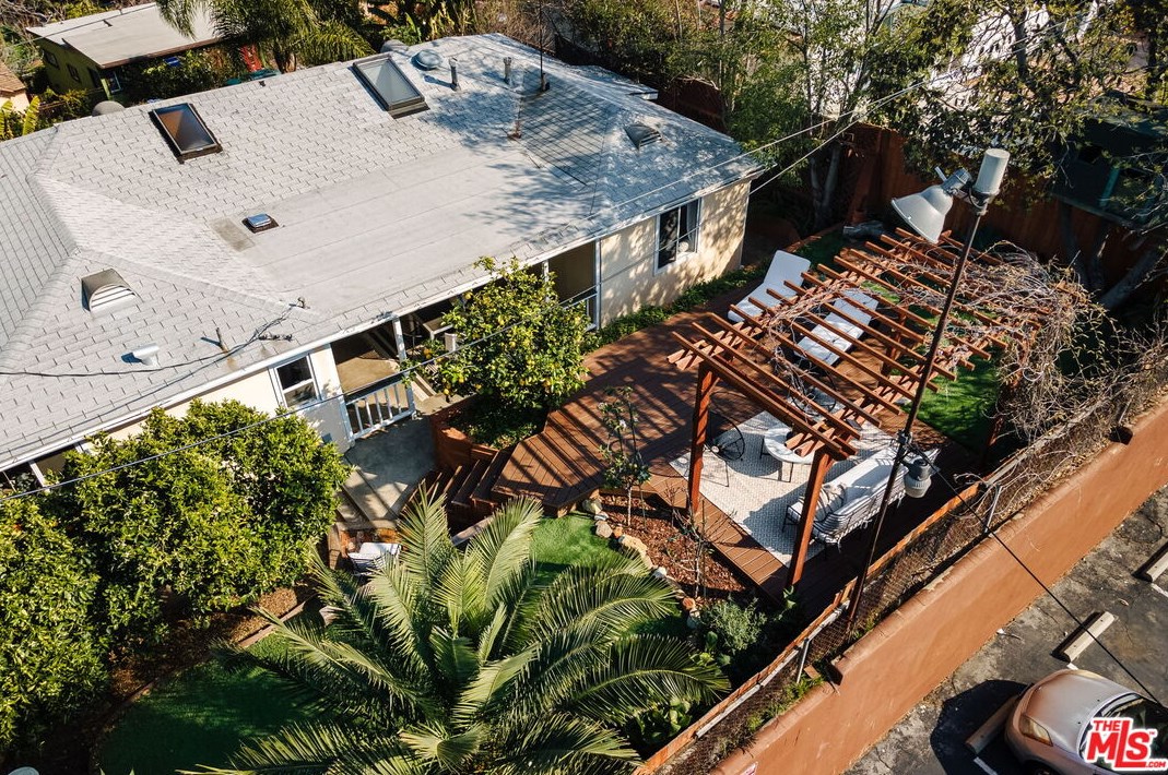 1877 Seigneur Ave, Los Angeles CA  90032-4024 exterior