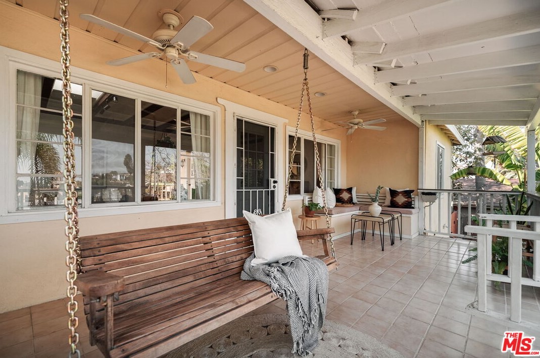1877 Seigneur Ave, Los Angeles CA  90032-4024 exterior