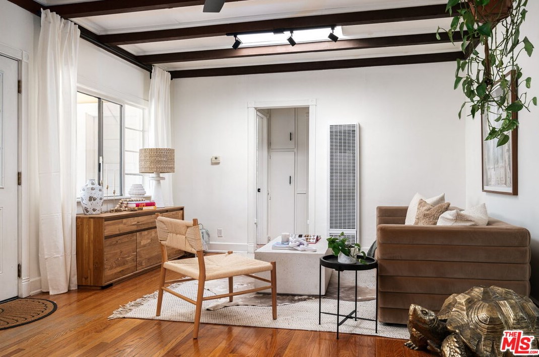 1877 Seigneur Ave, Los Angeles CA  90032-4024 exterior