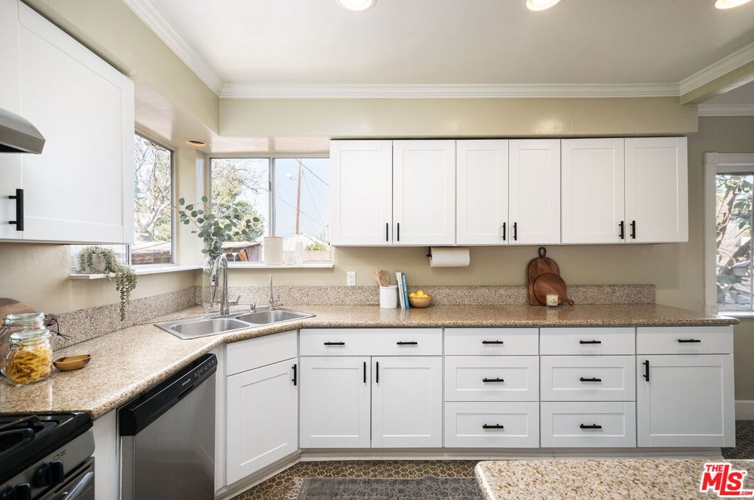 1877 Seigneur Ave, Los Angeles CA  90032-4024 exterior