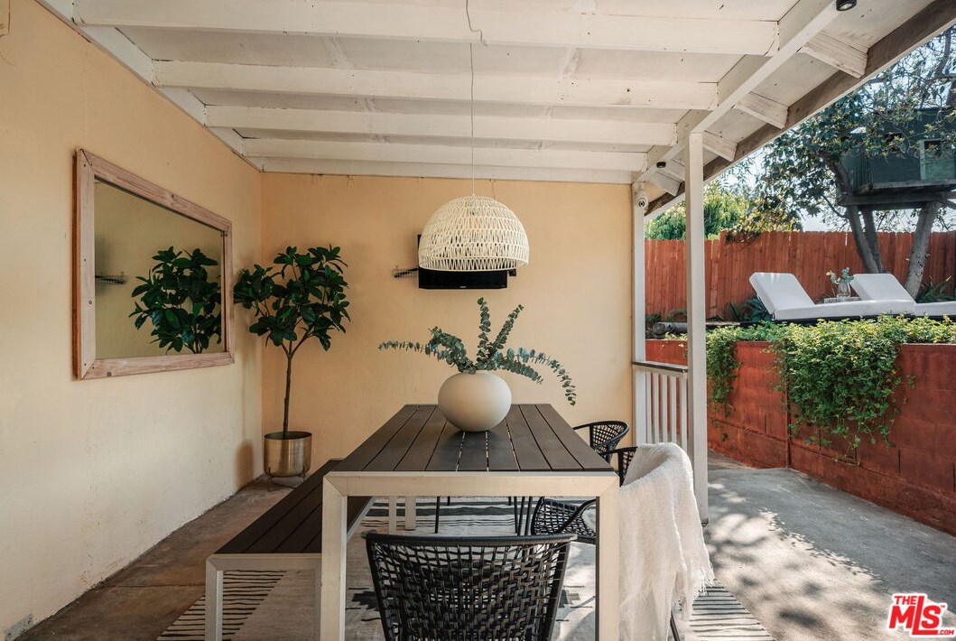 1877 Seigneur Ave, Los Angeles CA  90032-4024 exterior