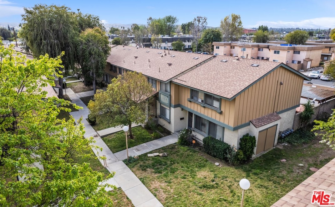 18961 Kittridge St, Los Angeles, CA 91335-5989