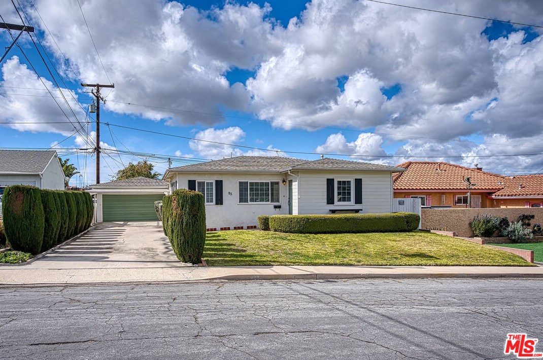 95 Kenneth St, Camarillo, CA 93010-7835
