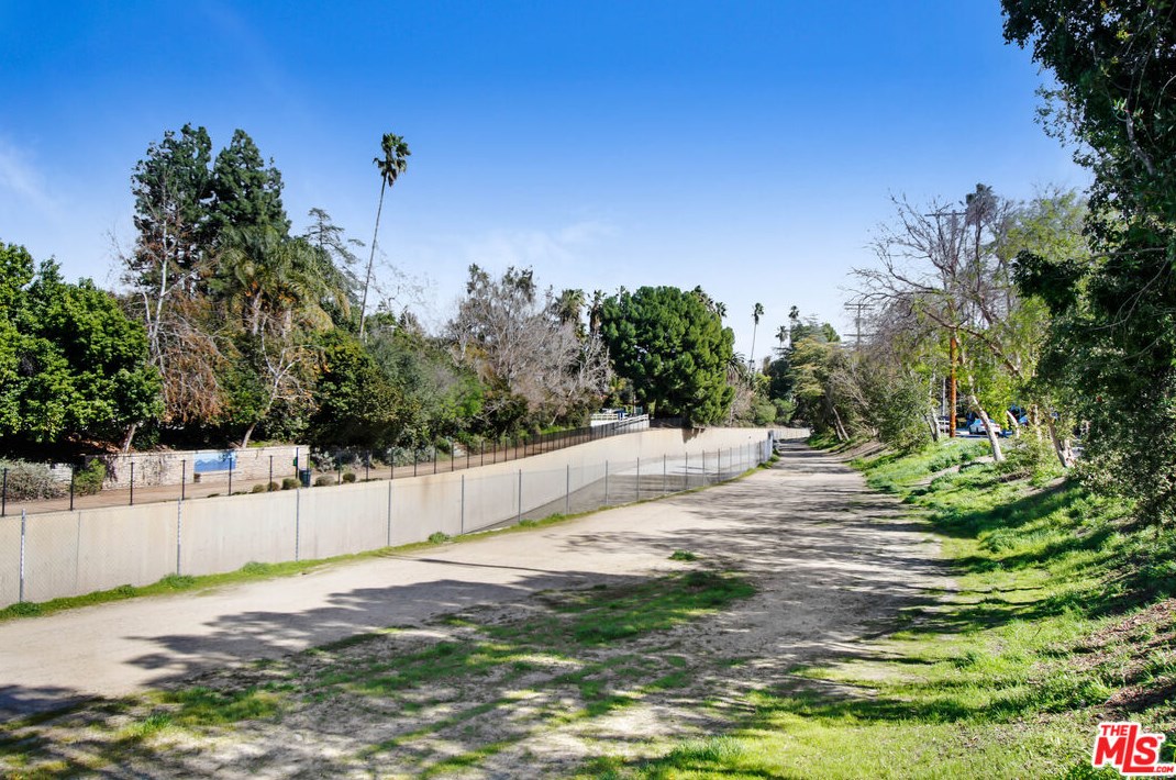 13030 Valleyheart Dr, North Hollywood CA  91604-1924 exterior