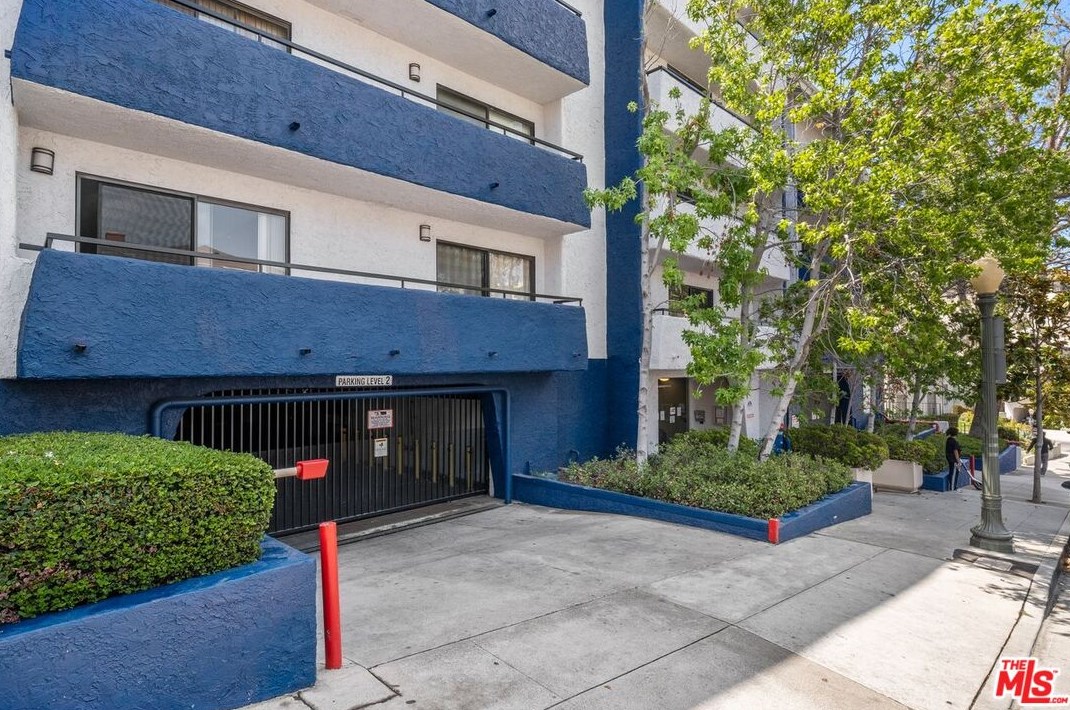 10982 Roebling Ave, Los Angeles CA  90024-2753 exterior