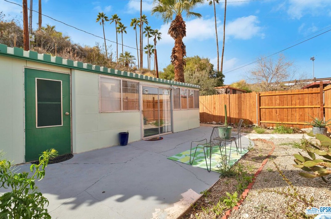 61 Mars St, Palm Springs, CA 92264