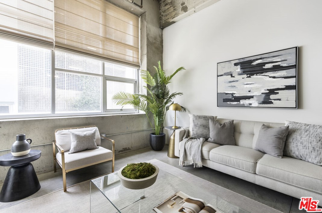 1130 Flower St, Los Angeles CA  90015-2139 exterior