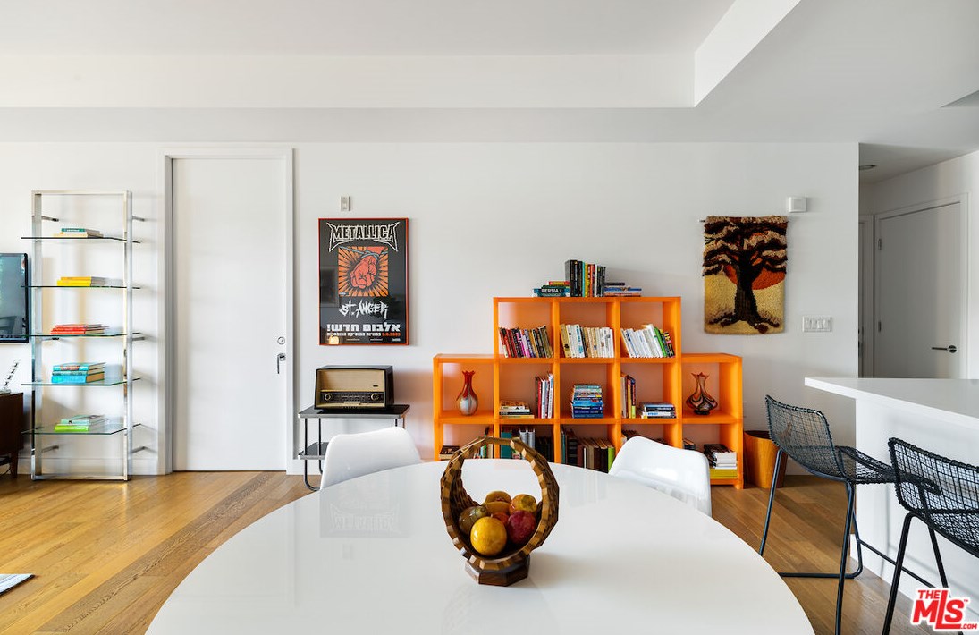 6001 Carlton Way, Los Angeles CA  90028-4526 exterior