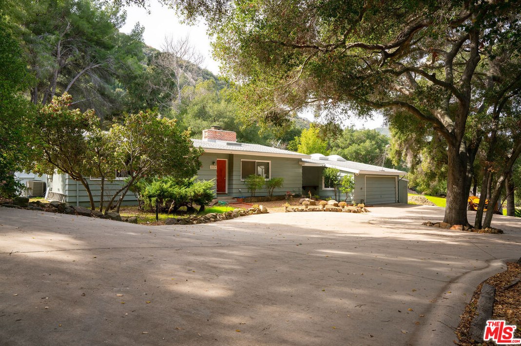 25834 Piuma Rd, Calabasas, CA 91302-2153