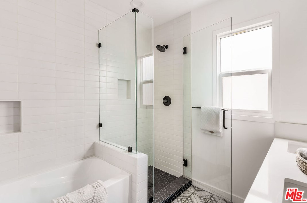 3810 59th Pl, Los Angeles CA  90043-3153 exterior