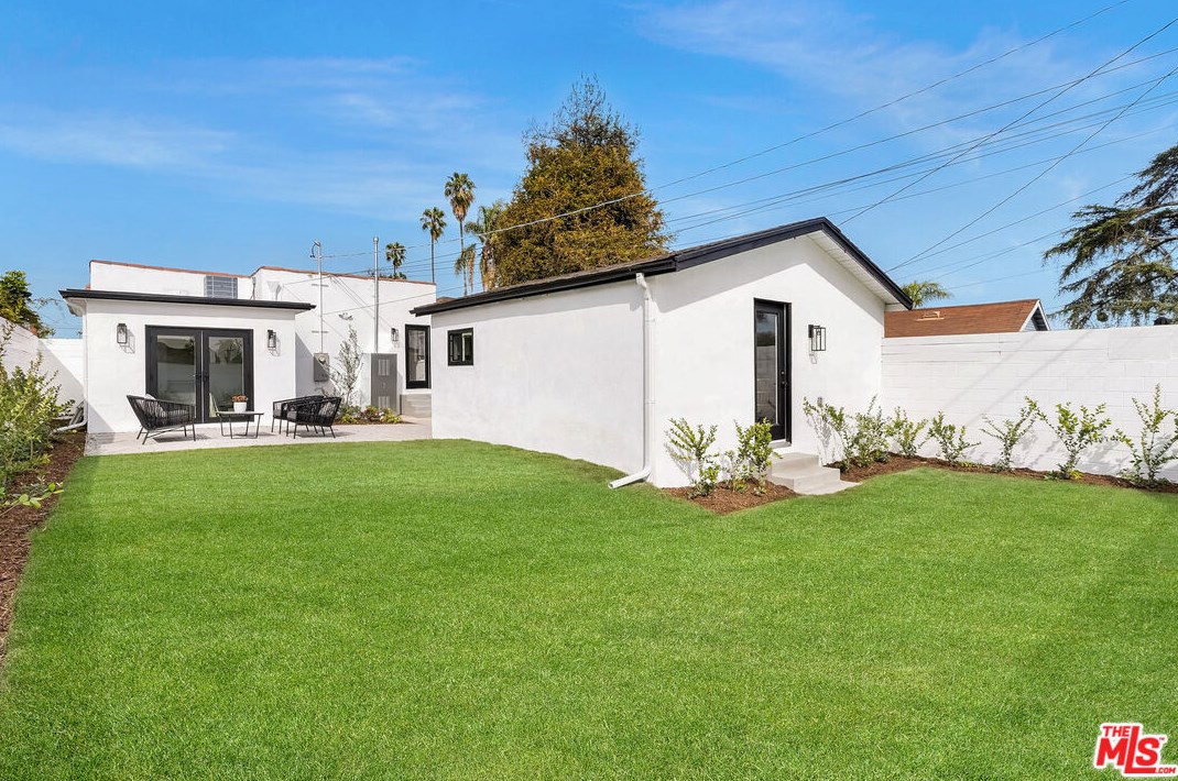 3810 59th Pl, Los Angeles CA  90043-3153 exterior