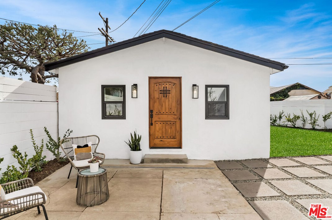 3810 59th Pl, Los Angeles CA  90043-3153 exterior