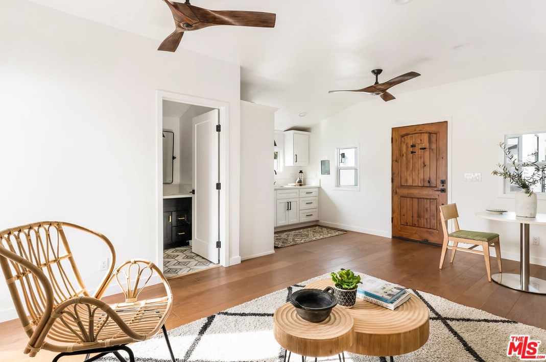 3810 59th Pl, Los Angeles CA  90043-3153 exterior