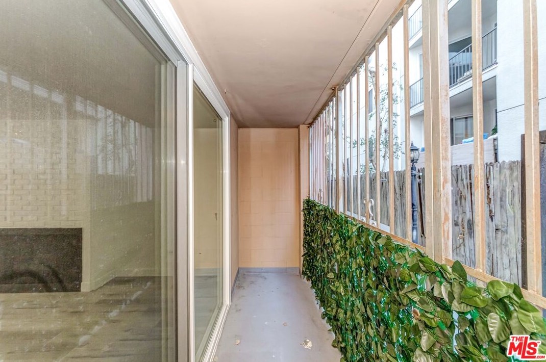 421 La Fayette Park Pl, Los Angeles CA  90026-4719 exterior