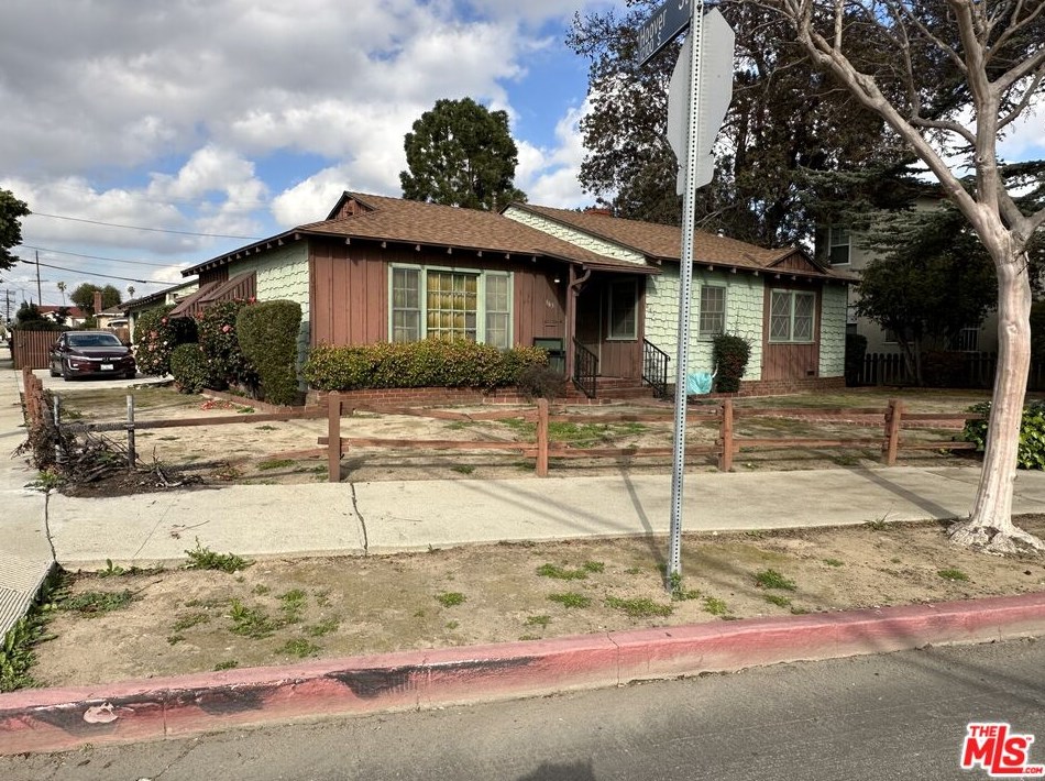 665 Athens Blvd, Los Angeles, CA 90044-3918