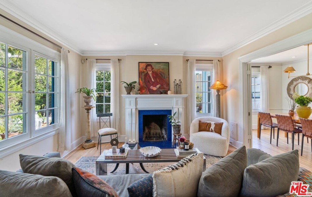 14 Oak Knoll Gardens Dr, Pasadena CA  91106-3833 exterior