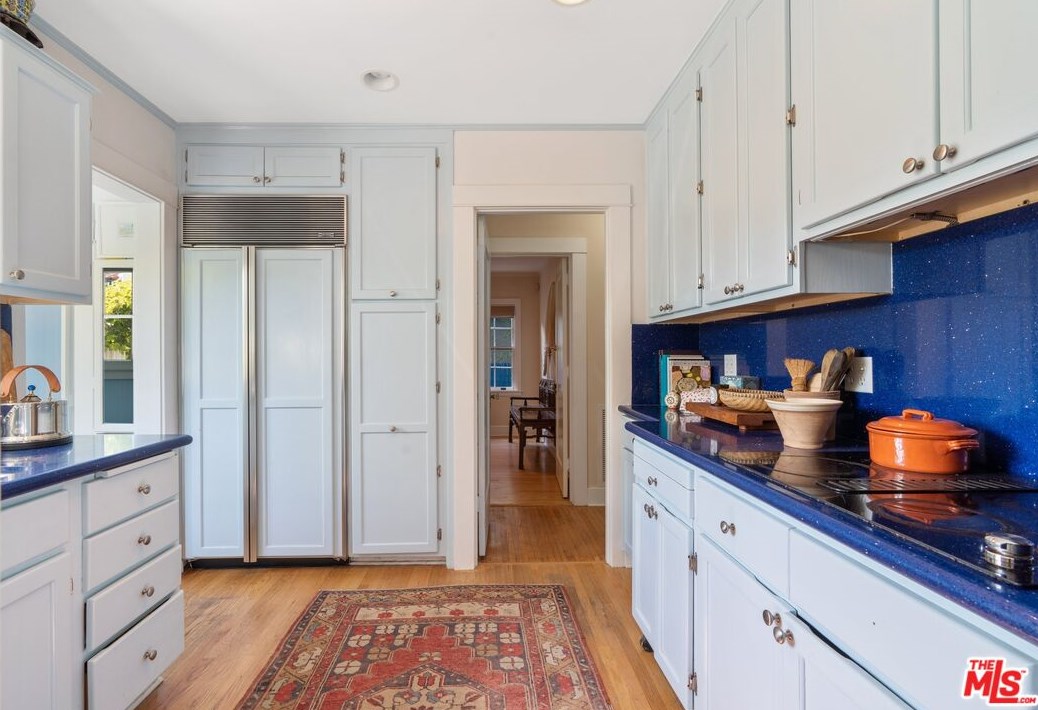 14 Oak Knoll Gardens Dr, Pasadena CA  91106-3833 exterior