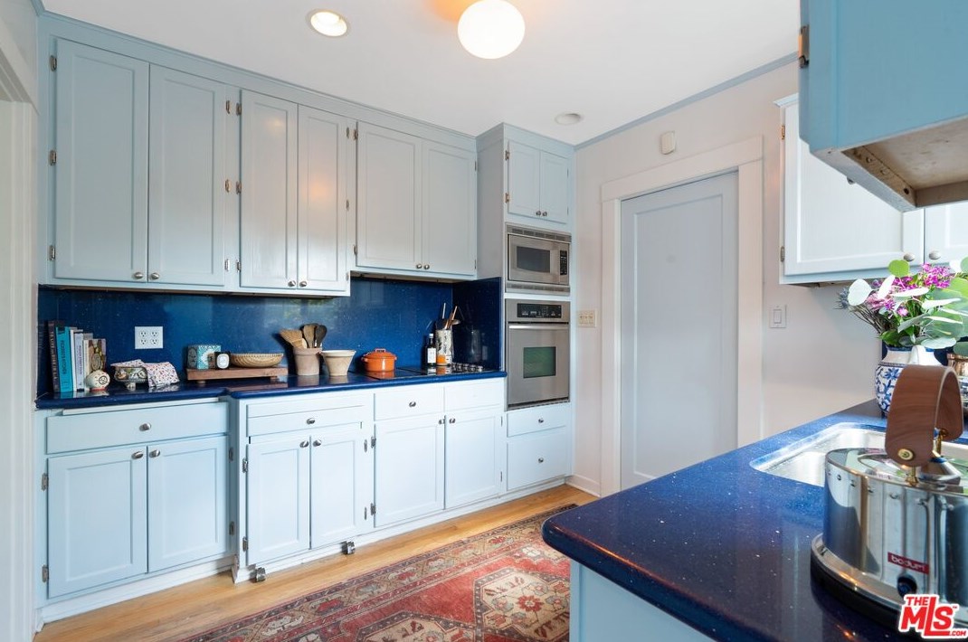 14 Oak Knoll Gardens Dr, Pasadena CA  91106-3833 exterior