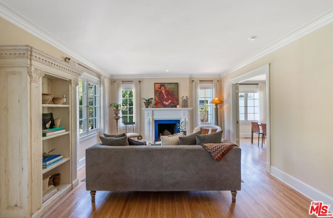 14 Oak Knoll Gardens Dr, Pasadena CA  91106-3833 exterior