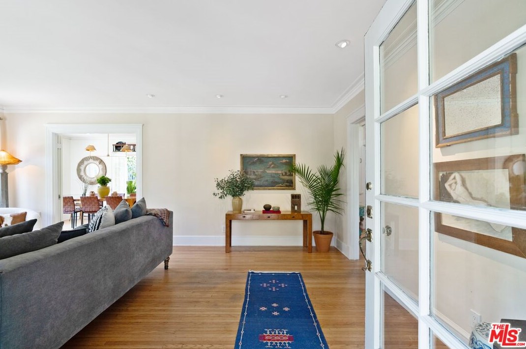 14 Oak Knoll Gardens Dr, Pasadena CA  91106-3833 exterior