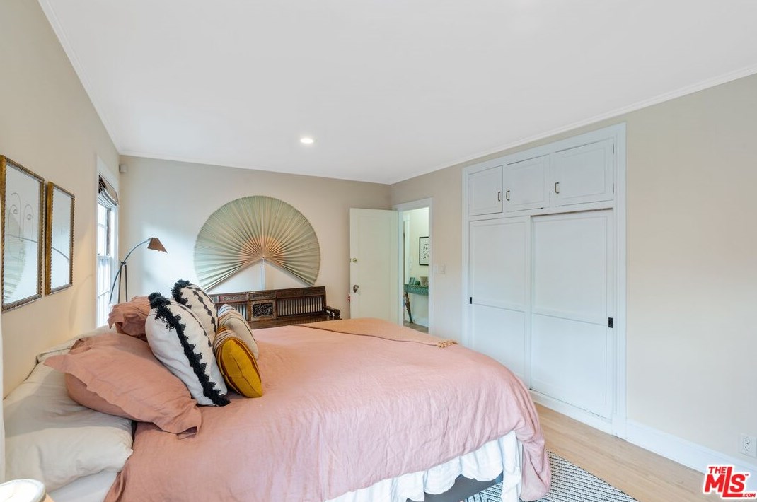 14 Oak Knoll Gardens Dr, Pasadena CA  91106-3833 exterior