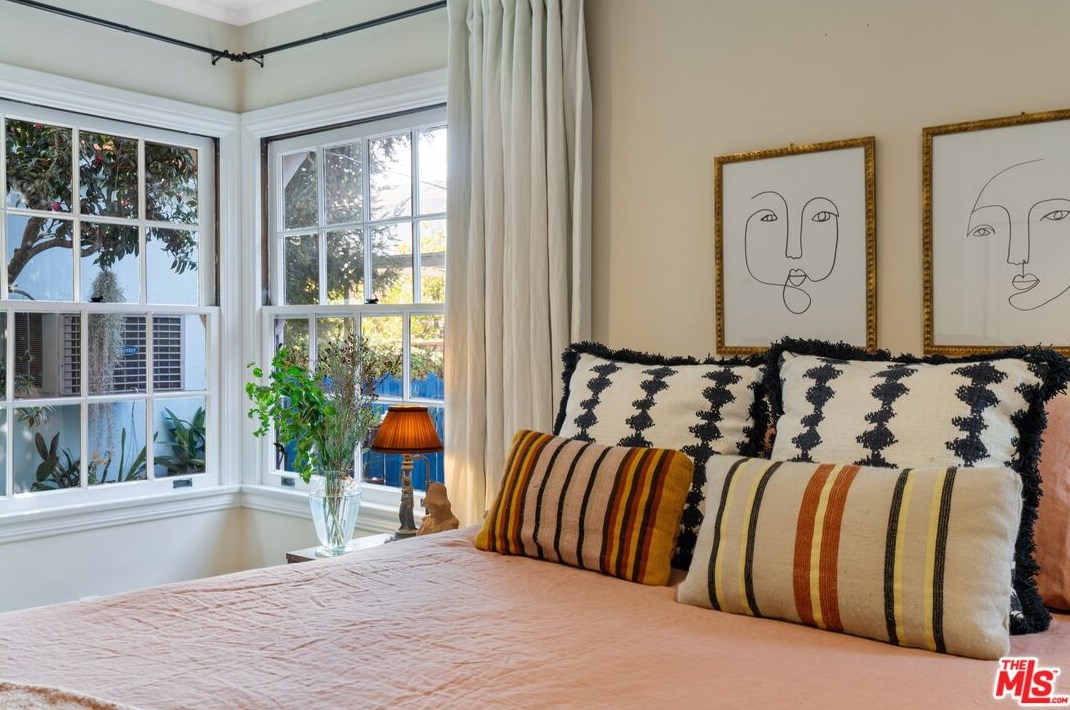 14 Oak Knoll Gardens Dr, Pasadena CA  91106-3833 exterior