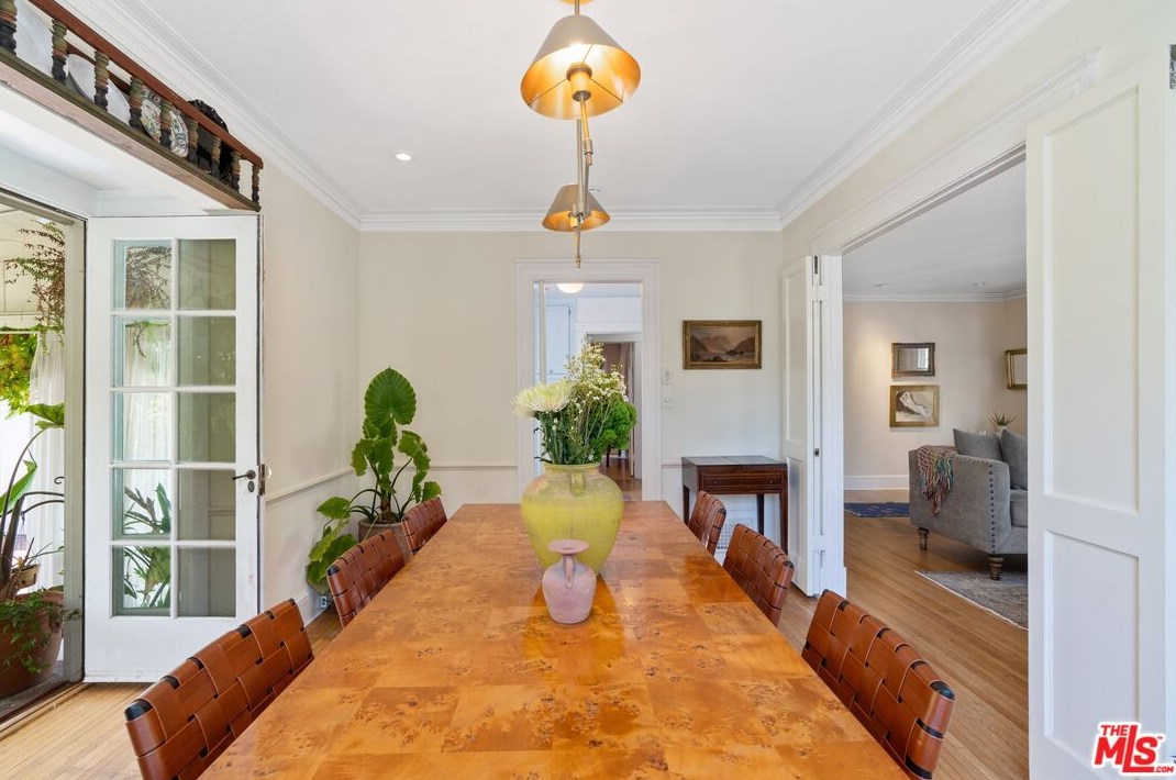 14 Oak Knoll Gardens Dr, Pasadena CA  91106-3833 exterior