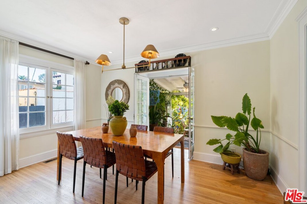 14 Oak Knoll Gardens Dr, Pasadena CA  91106-3833 exterior