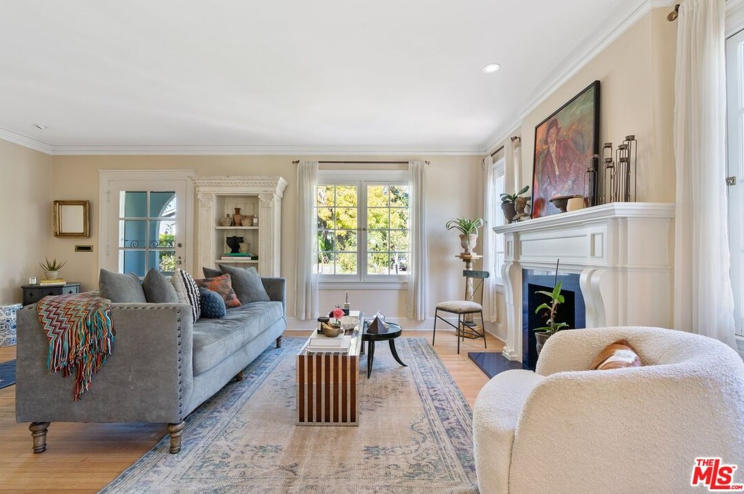 14 Oak Knoll Gardens Dr, Pasadena CA  91106-3833 exterior