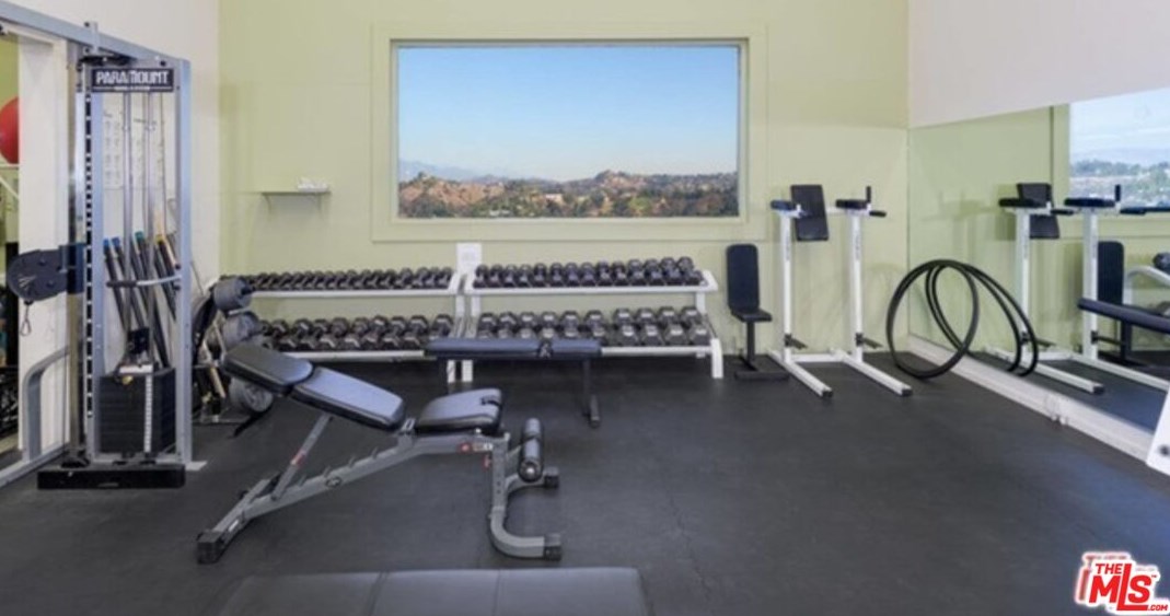 3057 Nicada Dr, Los Angeles CA  90077-2027 exterior