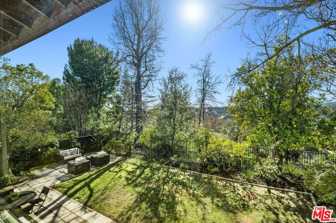 3057 Nicada Dr, Los Angeles CA  90077-2027 exterior