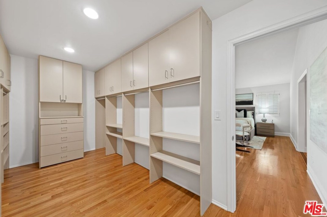 3057 Nicada Dr, Los Angeles CA  90077-2027 exterior