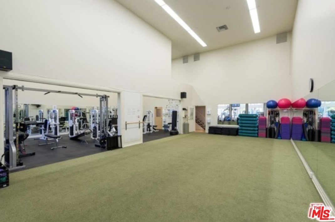 3057 Nicada Dr, Los Angeles CA  90077-2027 exterior