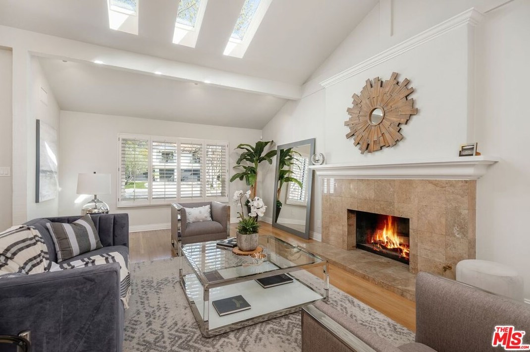 3057 Nicada Dr, Los Angeles CA  90077-2027 exterior