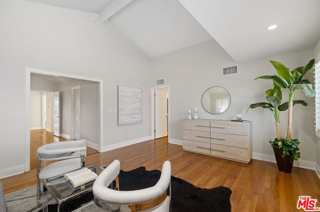 3057 Nicada Dr, Los Angeles CA  90077-2027 exterior