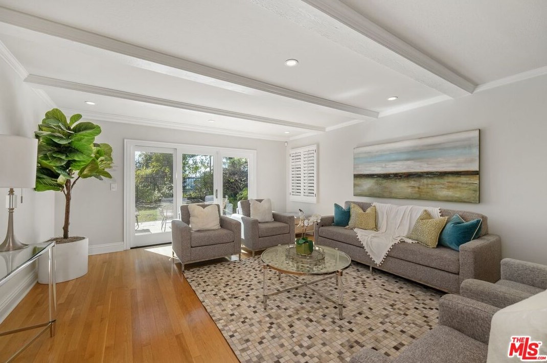 3057 Nicada Dr, Los Angeles CA  90077-2027 exterior