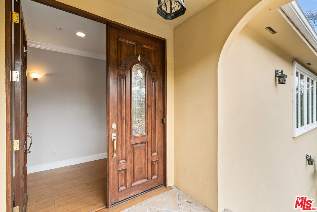 4185 Crisp Canyon Rd, Van Nuys, CA 91403